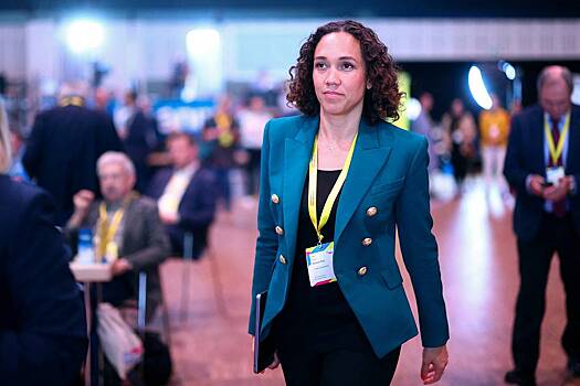 Глава немецких демократов обрила голову налысо после провала на выборах Глава немецких демократов обрила голову налысо после провала на выборах