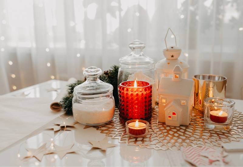 Как украсить комнату к Новому году — 2026: 22 идеи новогоднего