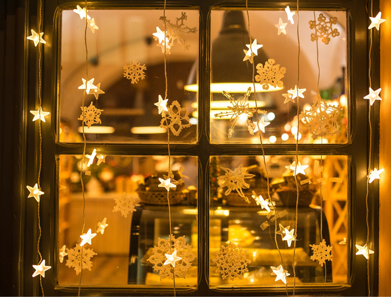 Как украсить комнату к Новому году — 2026: 22 идеи новогоднего