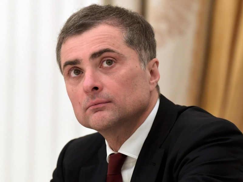 Кремль отреагировал на сообщения об экстренном отъезде Суркова из России из-за риска уголовного преследования