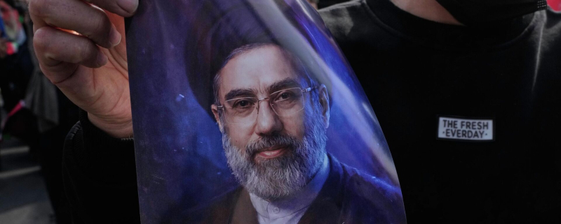 Постер с Моджтабой Хаменеи