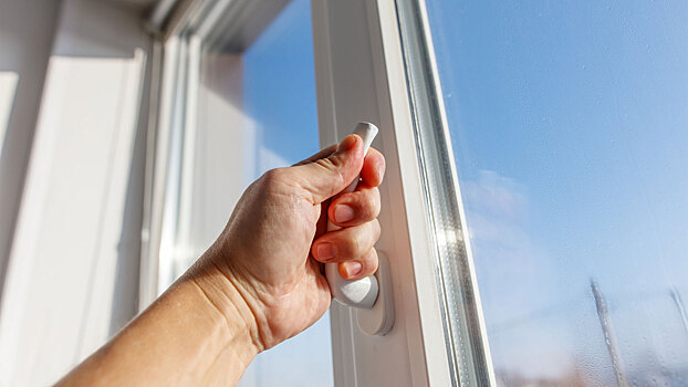 Опасный приём: что будет, если смазать скрипучие петли растительным маслом Опасный приём: что будет, если смазать скрипучие петли растительным маслом