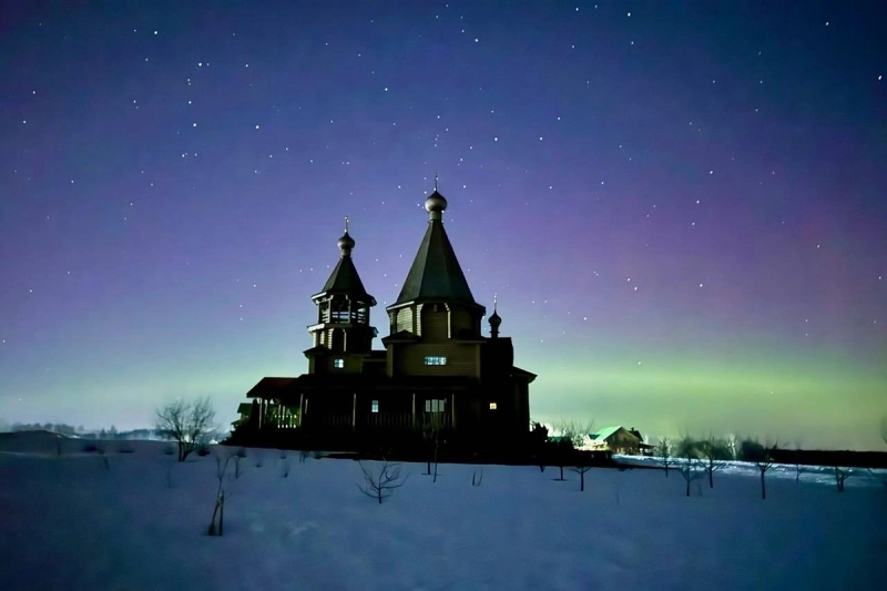 Северное сияние после магнитной бури окрасило небо в европейской части России Северное сияние после магнитной бури окрасило небо в европейской части России