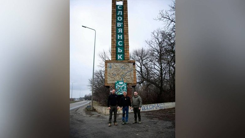 Шон Пенн встретился с боевиками бригады ВСУ, разбитой в Харьковской области