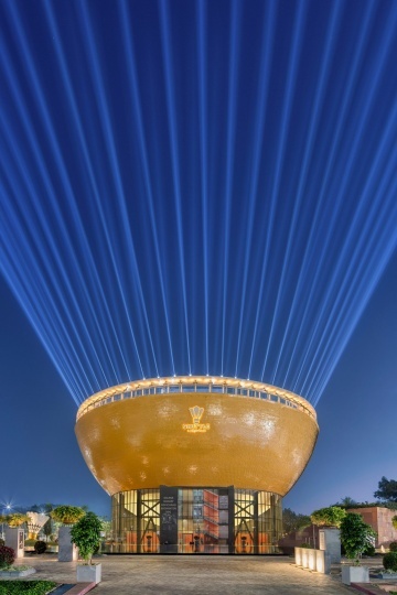 Студия Archohm построила академию бадминтона в форме волана в Индии