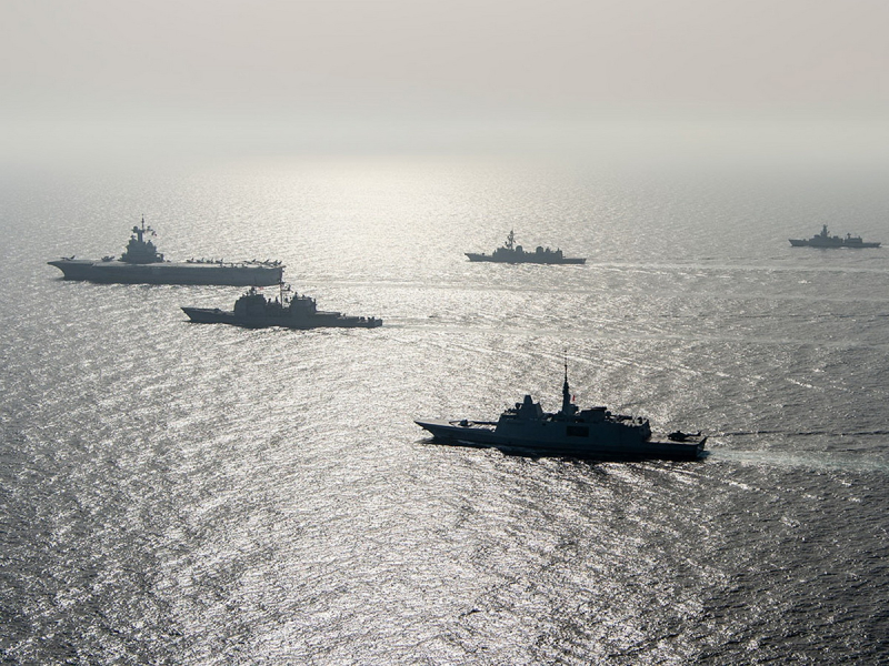 Трамп теряет контроль: 5-й флот США оказался под давлением Ирана — цена войны стремительно растёт