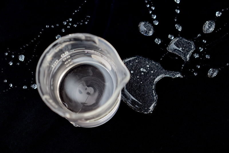 Жидкое стекло для бетона: особенности применения и способы использования